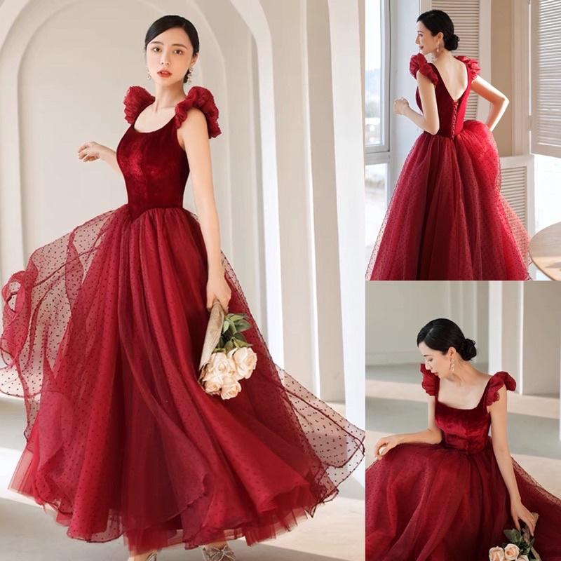 Váy đỏ xoè bồng bềnh phong cách tiểu thư, nàng thơ, công chúa