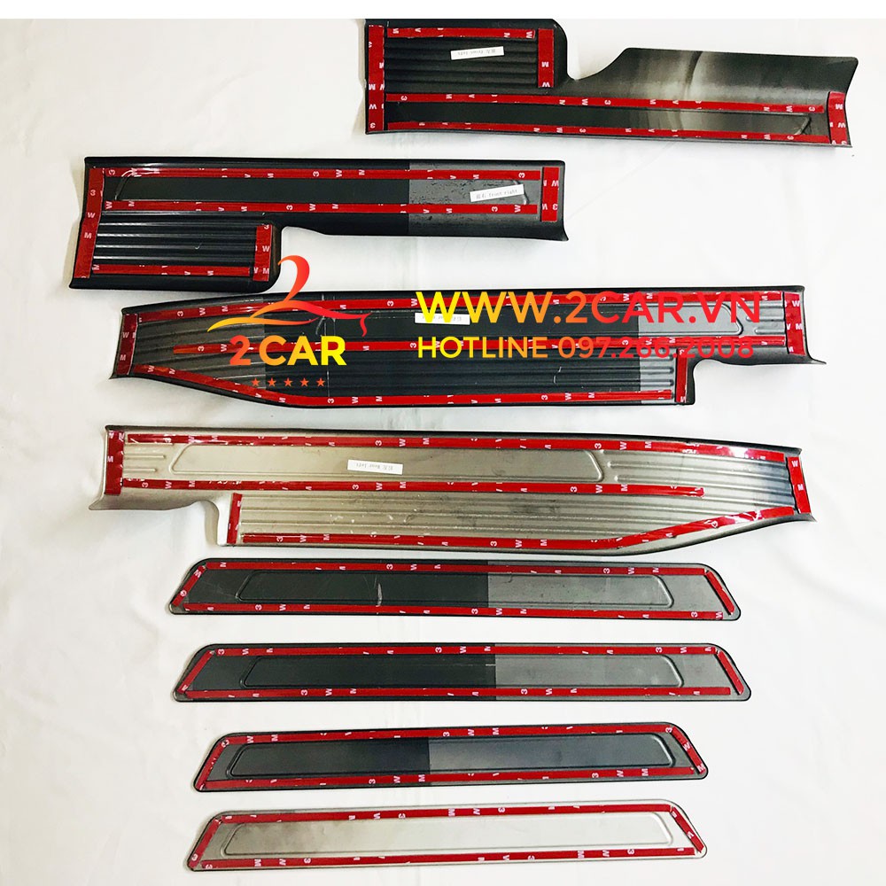 ỐP BẬC CỬA, NẸP BƯỚC CHÂN NGOÀI CACBON CAO CẤP SUZUKI XL7 2019- 2022 vân carbon