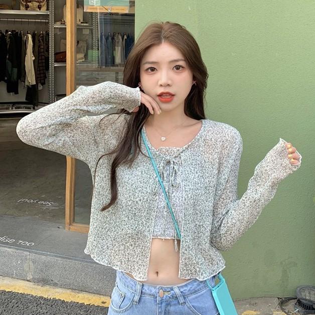 Set Áo Tay Dài Kèm Áo Croptop Hai Dây Hoa Nhí