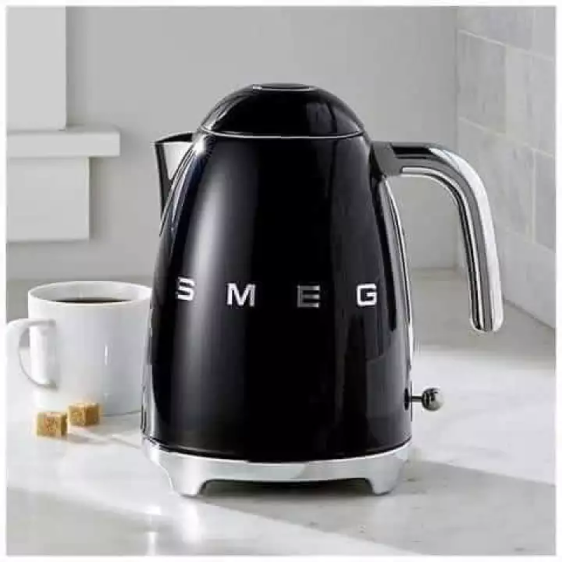 Ấm đun nước Smeg màu đen KLF03BLEU 535.43.670 - Hàng chính hãng