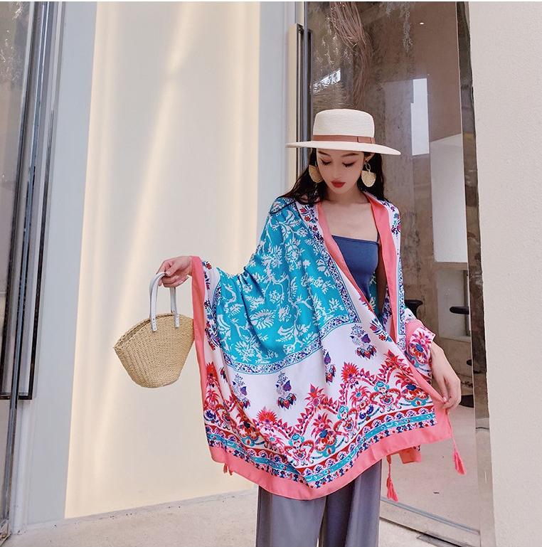 Khăn choàng boho xanh viền hồng