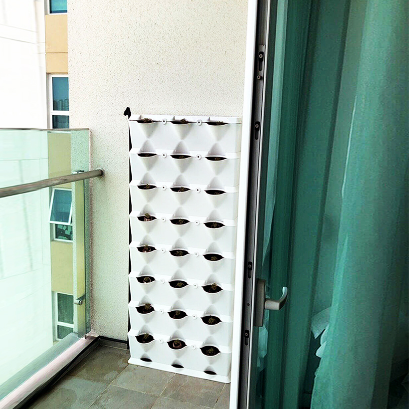 Khung Trồng Rau Đứng ban Công Minigarden Vertical Nhập Khẩu, Phong Cách Châu Âu (1m2 gồm 8 moduel Vertical,1 khay hứng nước) Chất liệu nhựa PP chống UV. Có Kèm Dây Tưới Nhỏ giọt tự động 100% với năng suất rau đạt gấp 3 lần bình thường