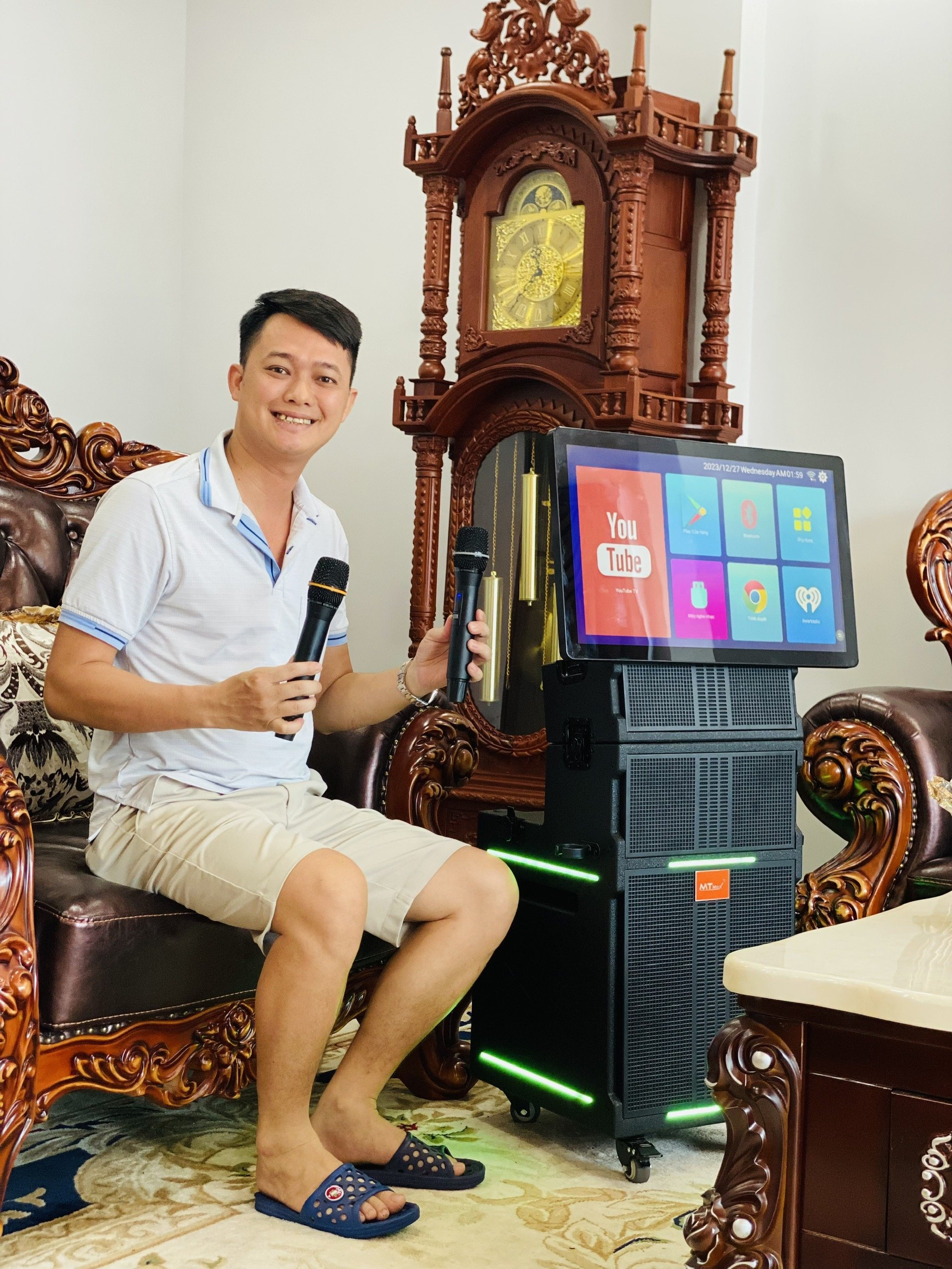 [ Hàng Mới Nhất 2024 ] Loa Karaoke Có Màn Hình KTV179 - Âm Thanh Cao Cấp Tích Hợp Màn Hình 25inch, Công Suất 700W Cùng Bass 30cm, Tặng Kèm 2 Micro Không Dây Bảo Hành 12 Tháng, Hàng Chính Hãng