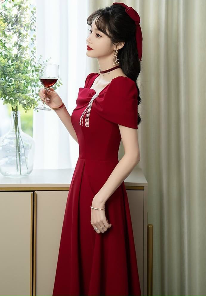 ĐẦM XOÈ RỘNG TAY PHỒNG KÈM PHỤ KIỆN MÀU Y HÌNH