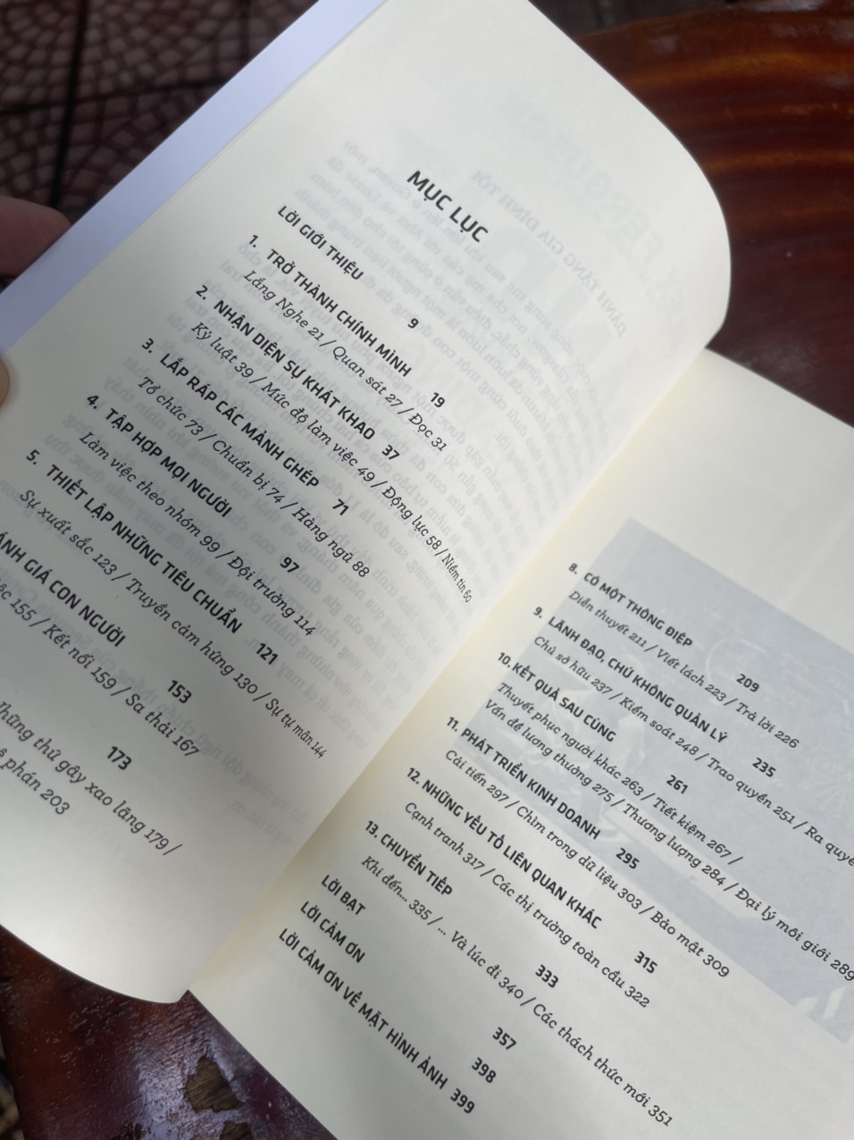 DẪN DẮT - Lãnh đạo chứ không quản lý - Alex Ferguson & Michael Moritz - Nguyễn Dương Hiếu & Nguyễn Phúc Hoàng dịch - NXB Trẻ