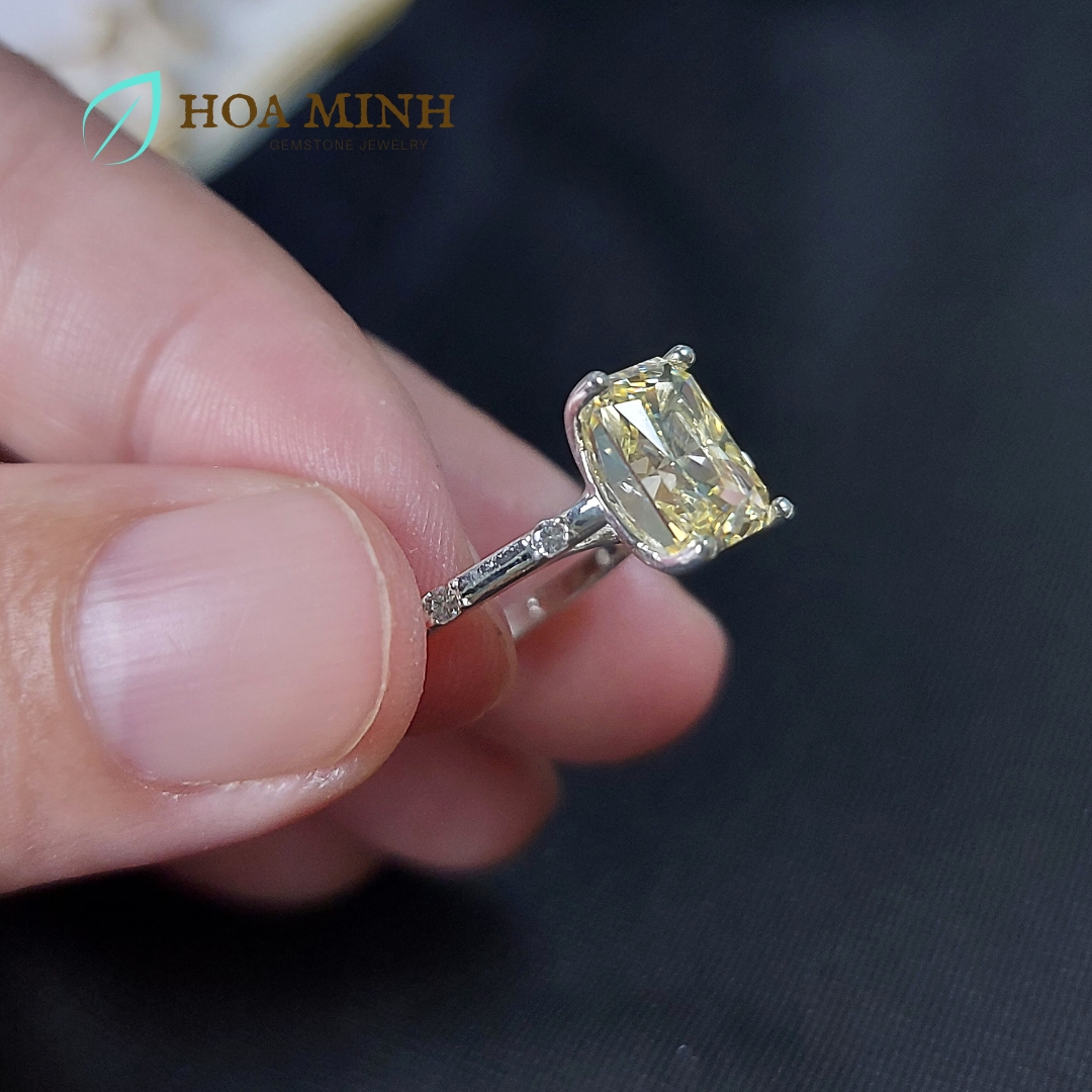 Nhẫn bạc viên chủ đá Thạch Anh nam phi màu vàng phớt chữ nhật size 7x9 li phong cách thanh lịch