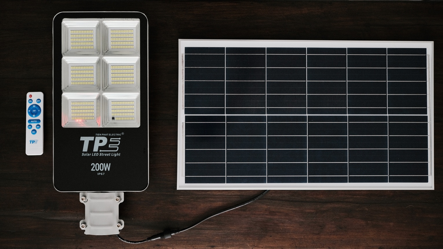 Đèn Đường Năng Lượng Mặt Trời, Thương hiệu (TPE) Tiến Phát 100W, 150W, 200W chính hãng