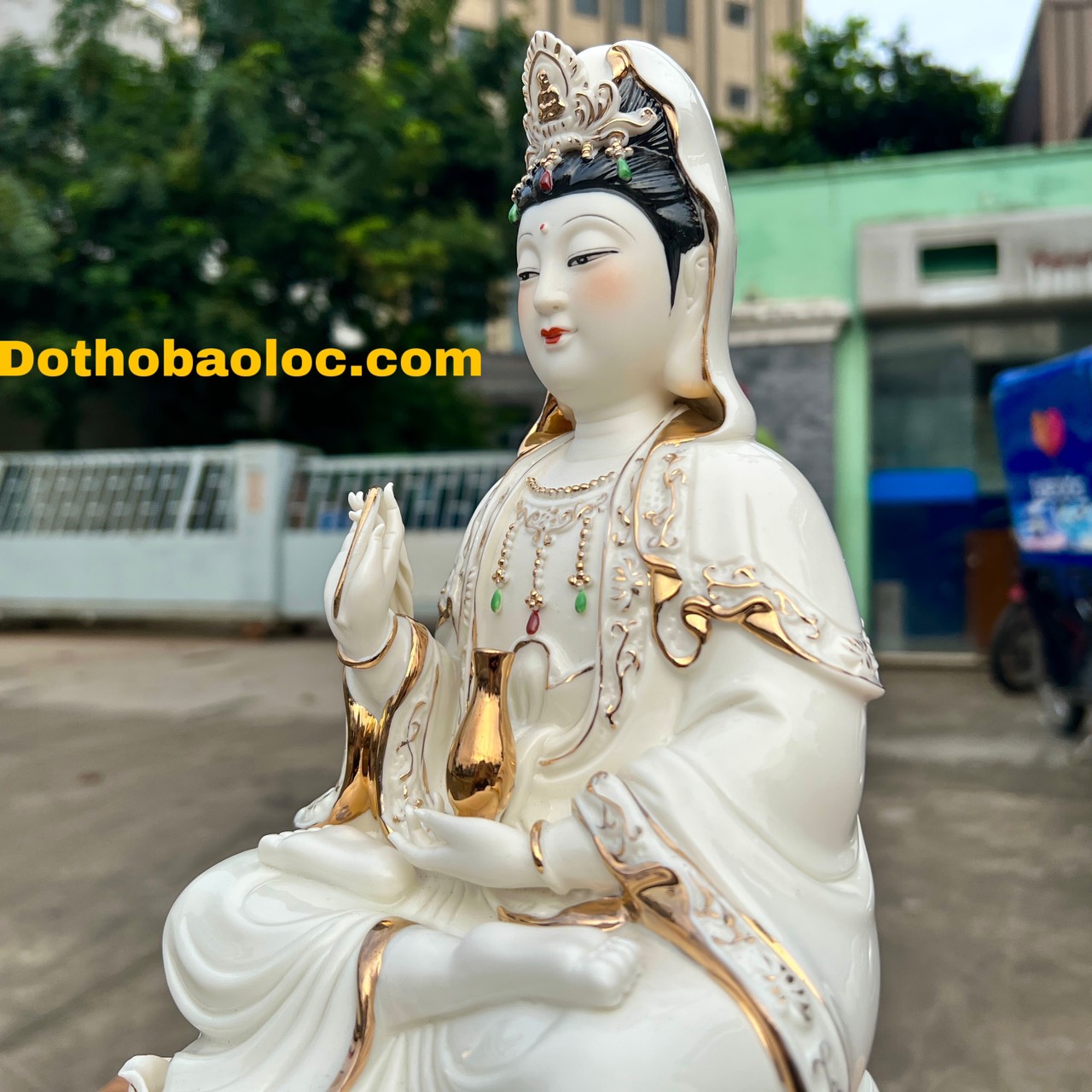 Tượng Quan Âm gốm sứ cao cấp ngồi trên đài sen cao 31cm