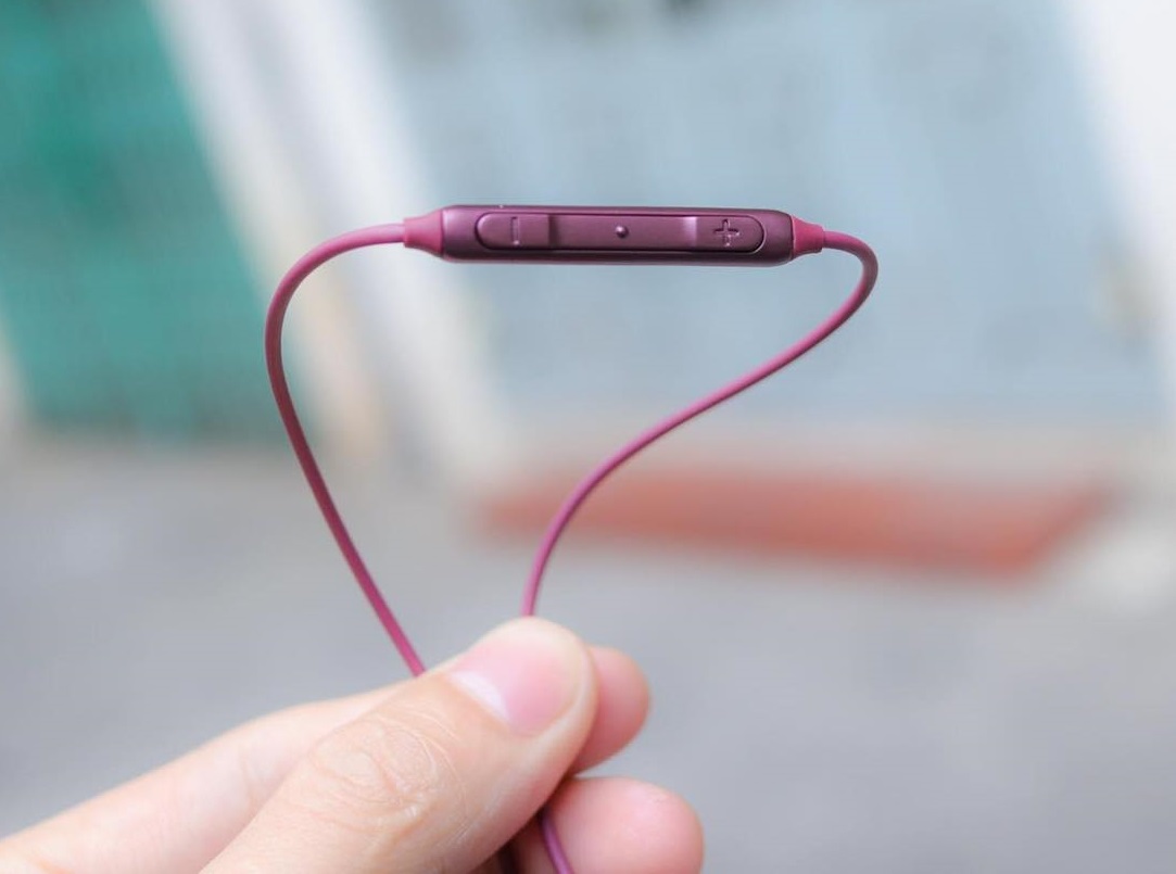 Tai nghe S9 nhét tai màu đỏ mận Limited,  chân 3.5mm âm thanh thực, sống động, dùng cho máy Samsung Galaxy S9