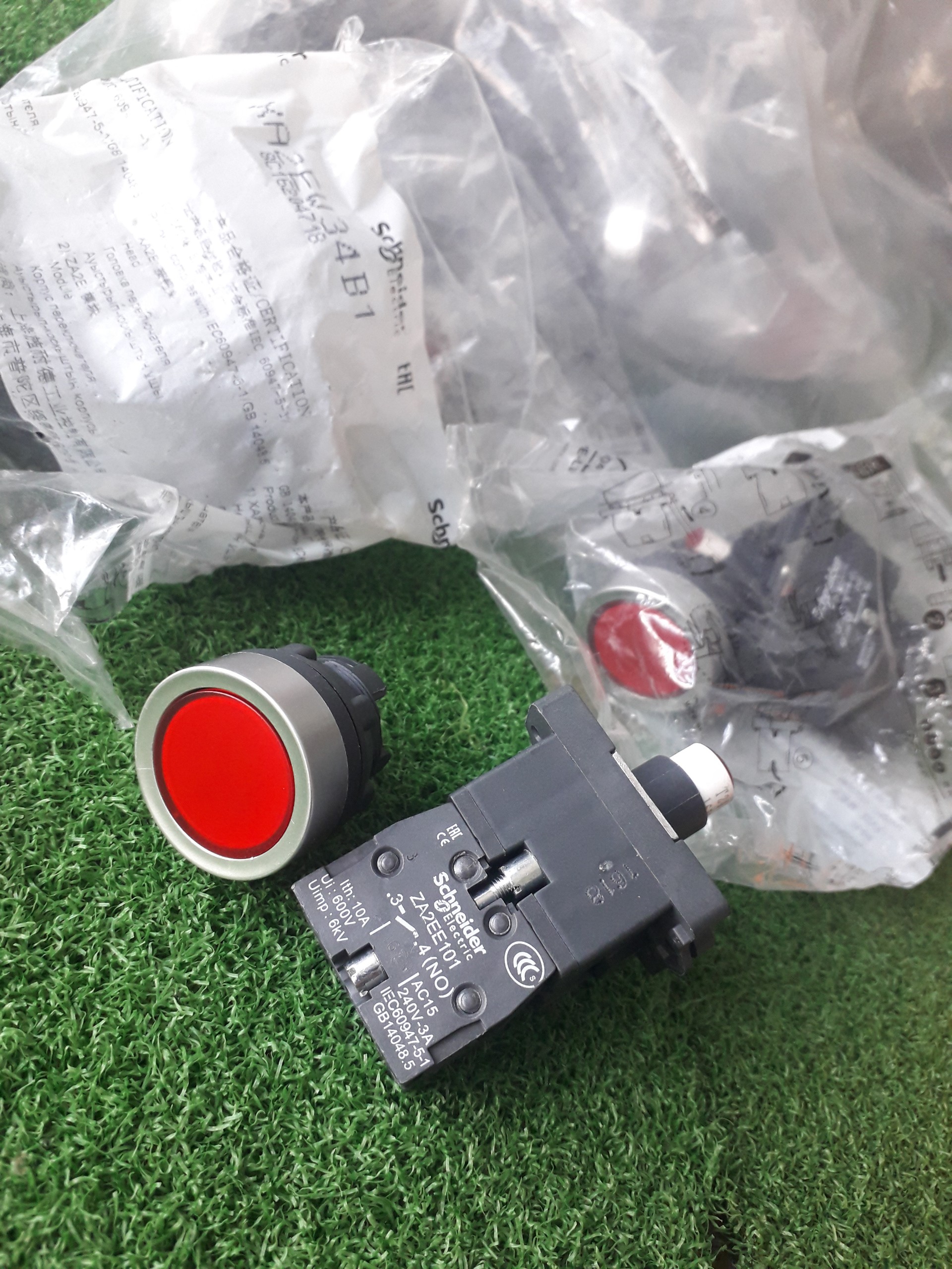 Nút nhấn có đèn XA2EW34B1 Schneider - Ø22 màu đỏ 24VAC/DC Chính hãng