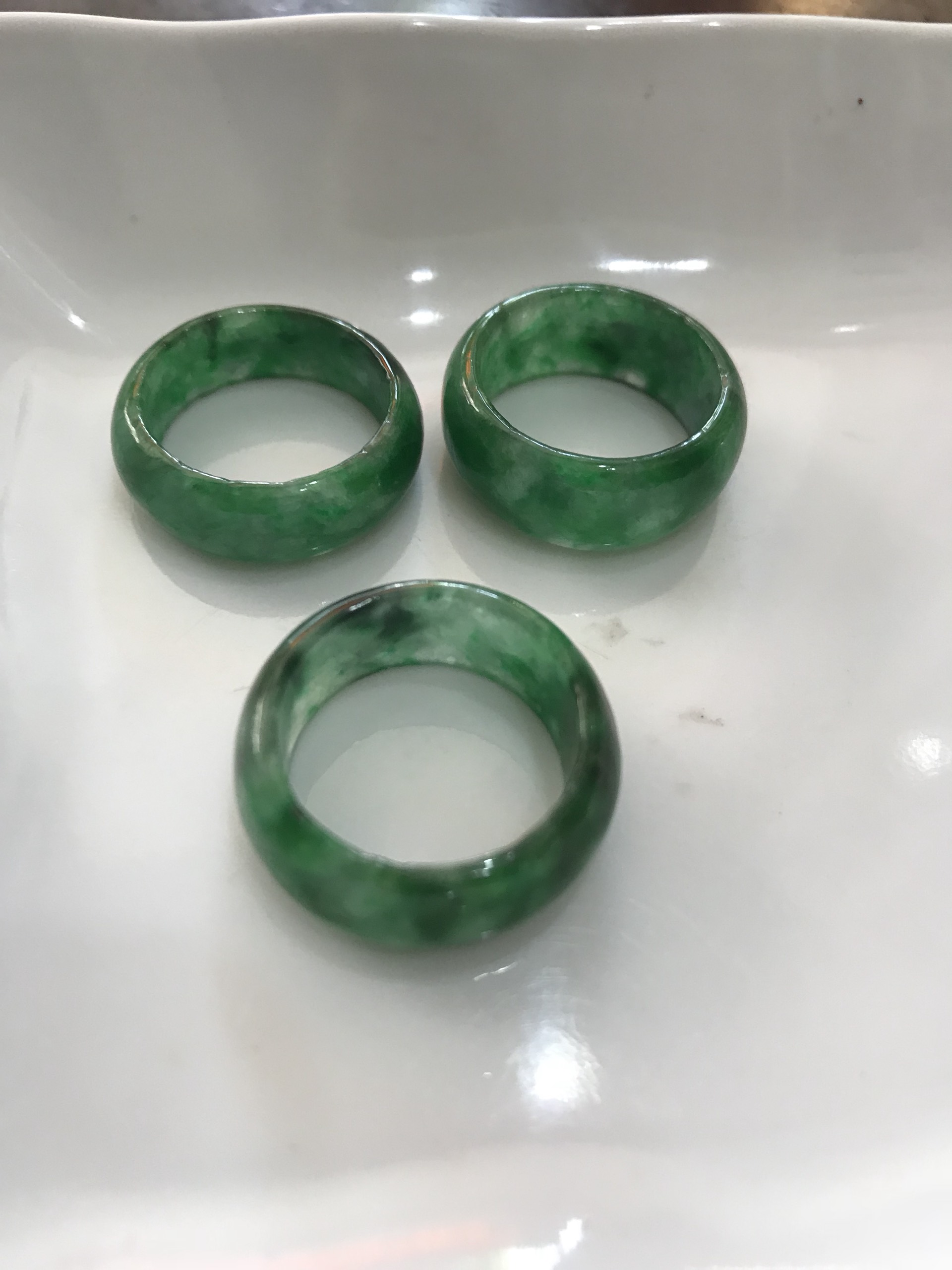 Nhẫn Nữ Đá Cẩm Thạch Xanh Đậm bóng đẹp Ni 18mm Cao 14mm Dầy 3mm ạ