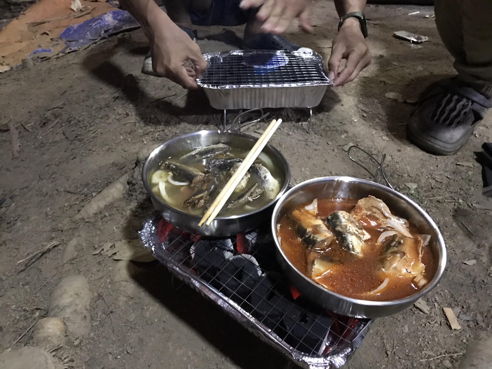 Bếp than nướng một lần / Khay Nướng BBQ Du Lịch Kèm Than Tiện Dụng Dùng 1 Lần ( Gồm Khay + Than + Đế) lò nướng du lịch