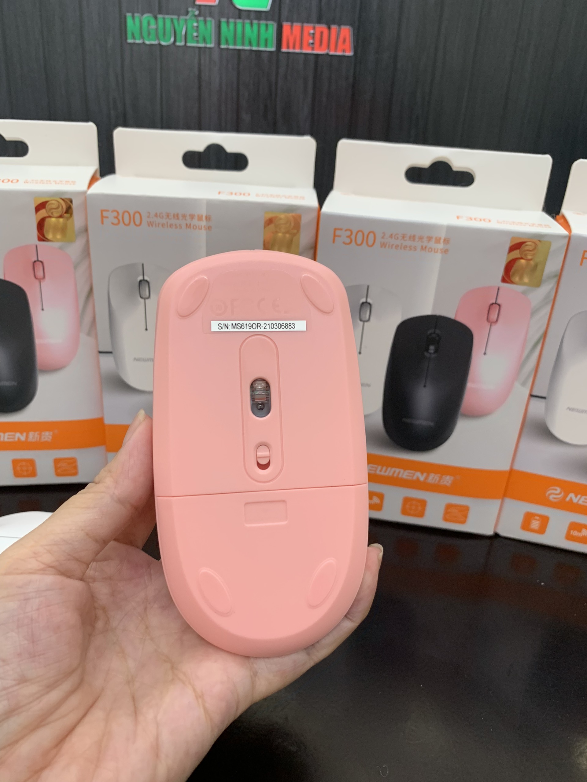 Chuột Không Dây Newmen F300 Pink ( Màu Hồng) Kèm Lót Chuột Hình Thỏ - Hàng Chính Hãng