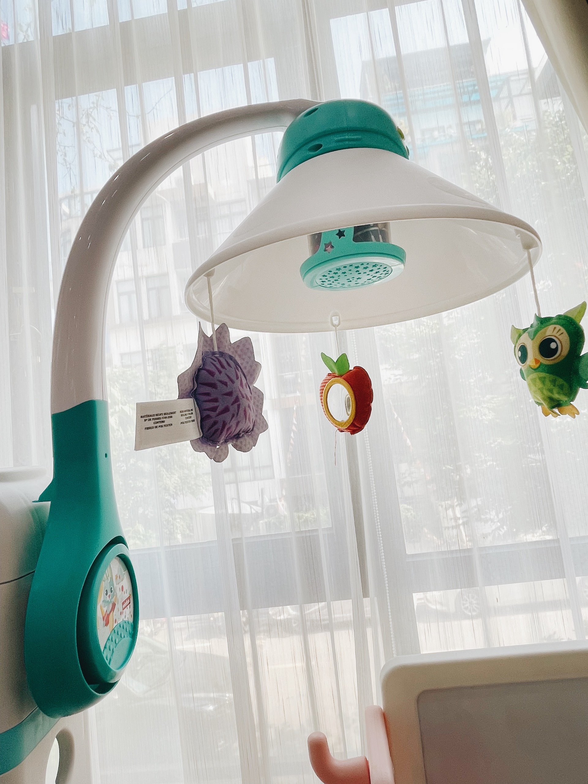Đèn chiếu ru ngủ 3 chức năng, 2 chế độ nhạc và xoay tự động cho bé từ sơ sinh Winfun 72005