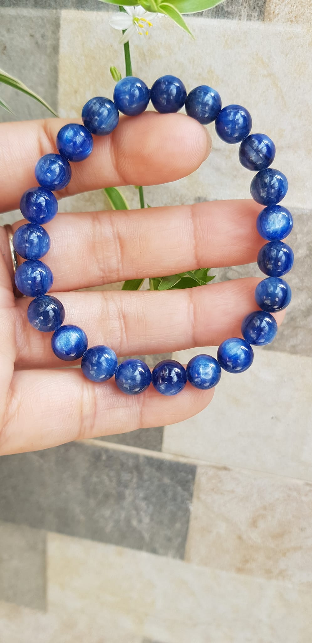 Vòng tay nữ đá kyanite tự nhiên hay đá Sapphire nước xanh dương Đậm bóng đẹp 8mm đẹp sang tốt sức khỏe , mang lại may mắn, tài lộc nữ mệnh Thủy mệnh Mộc đeo ạ