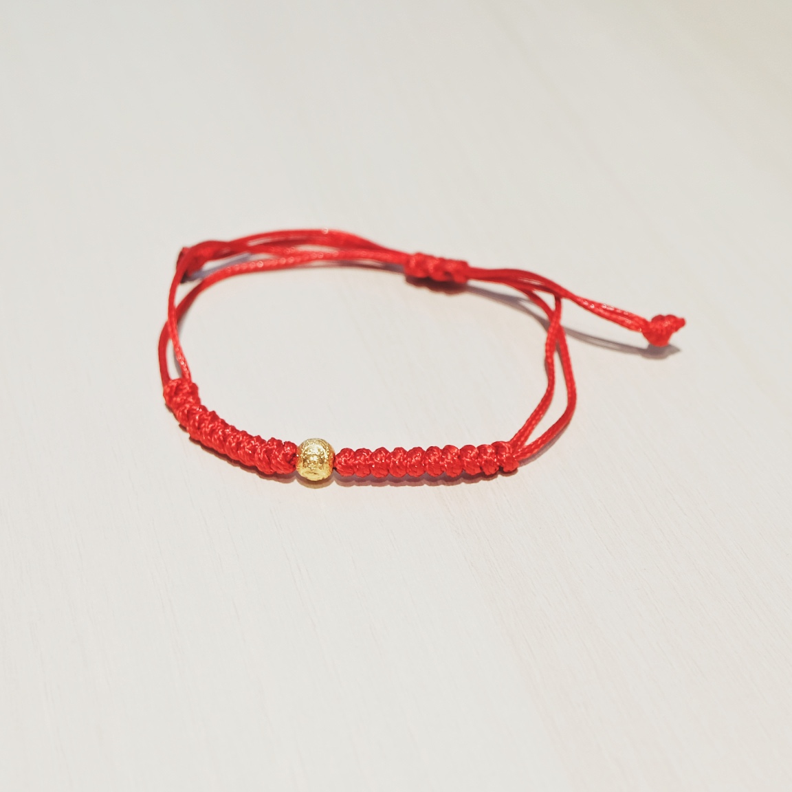 Vòng Tay Chỉ Đỏ May Mắn Phong Thủy Handmade - Freesize