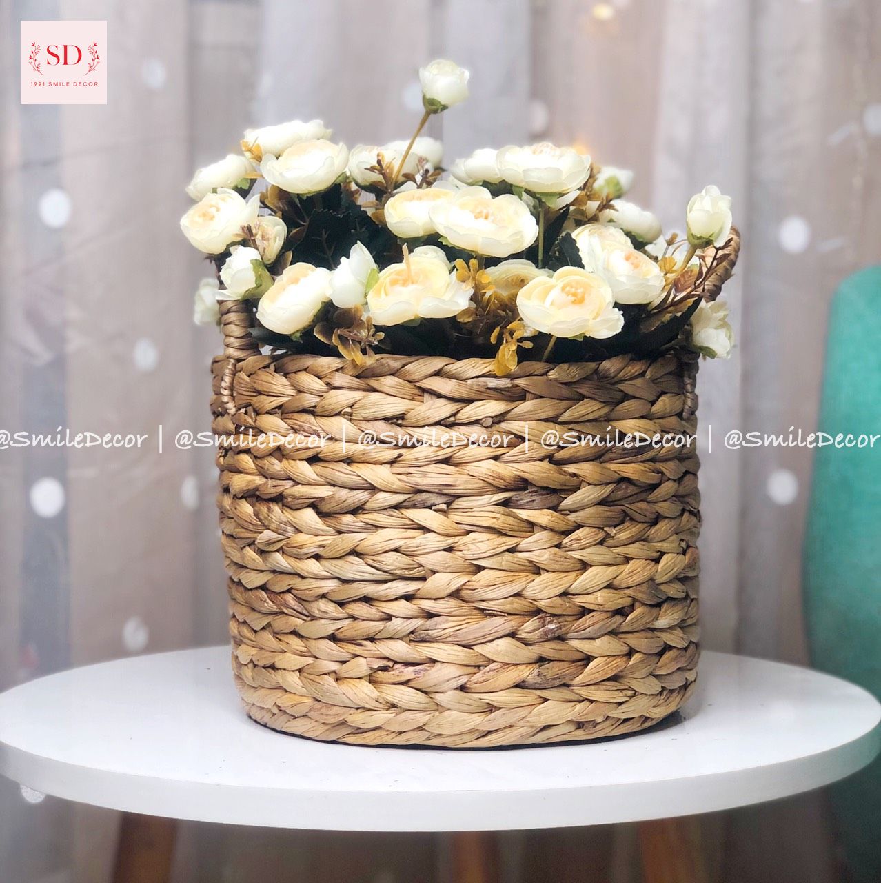 Giỏ lục bình và hoa trà bằng lụa trang trí nhà cửa/ Hyacinth basket with flowers