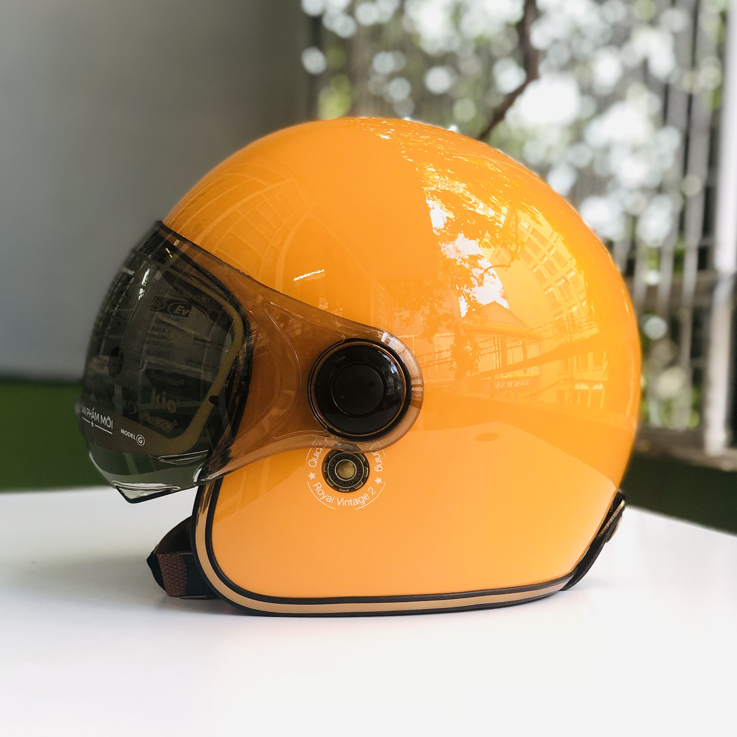 Hình ảnh Mũ bảo hiểm xe máy 3/4 Royal M20K có kính màu trà hạn chế chói nắng dành cho cả nam và nữ