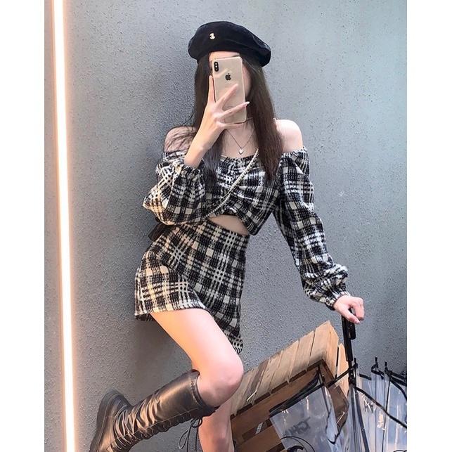 Set áo croptop caro xoắn ngực với chân váy caro