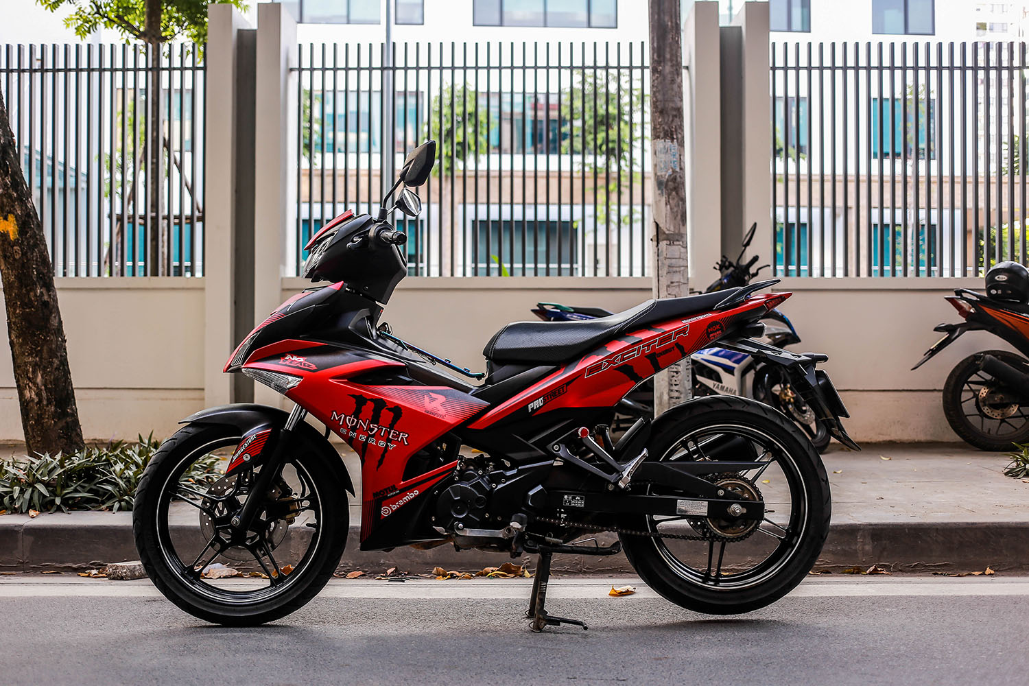 Tem trùm Exciter 150 Red Monster