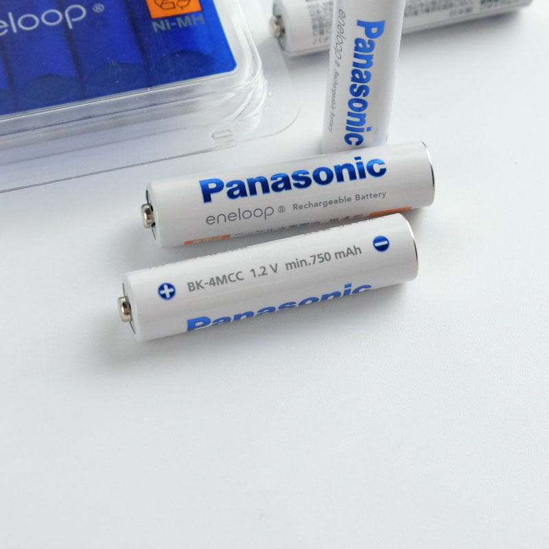 Vỉ 2 viên pin sạc AAA Panasonic 750mAh BK-4MCC/2 phiên bản nội địa box Nhật , pin sạc AA máy ảnh, pin tiểu AA có thể sạc (Trắng) Hàng Nhập Khẩu