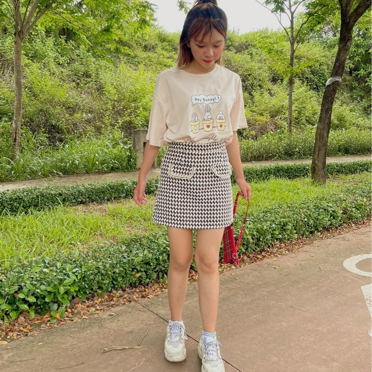Chân Váy Ngắn Đắp Chéo Phối Nút