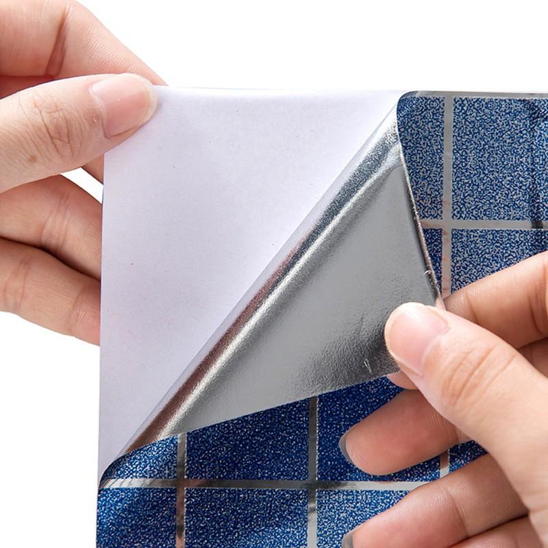 Giấy Dán Tường Nhà Bếp Tráng Nhôm Hình Caro 70x45cm Nhiều Màu