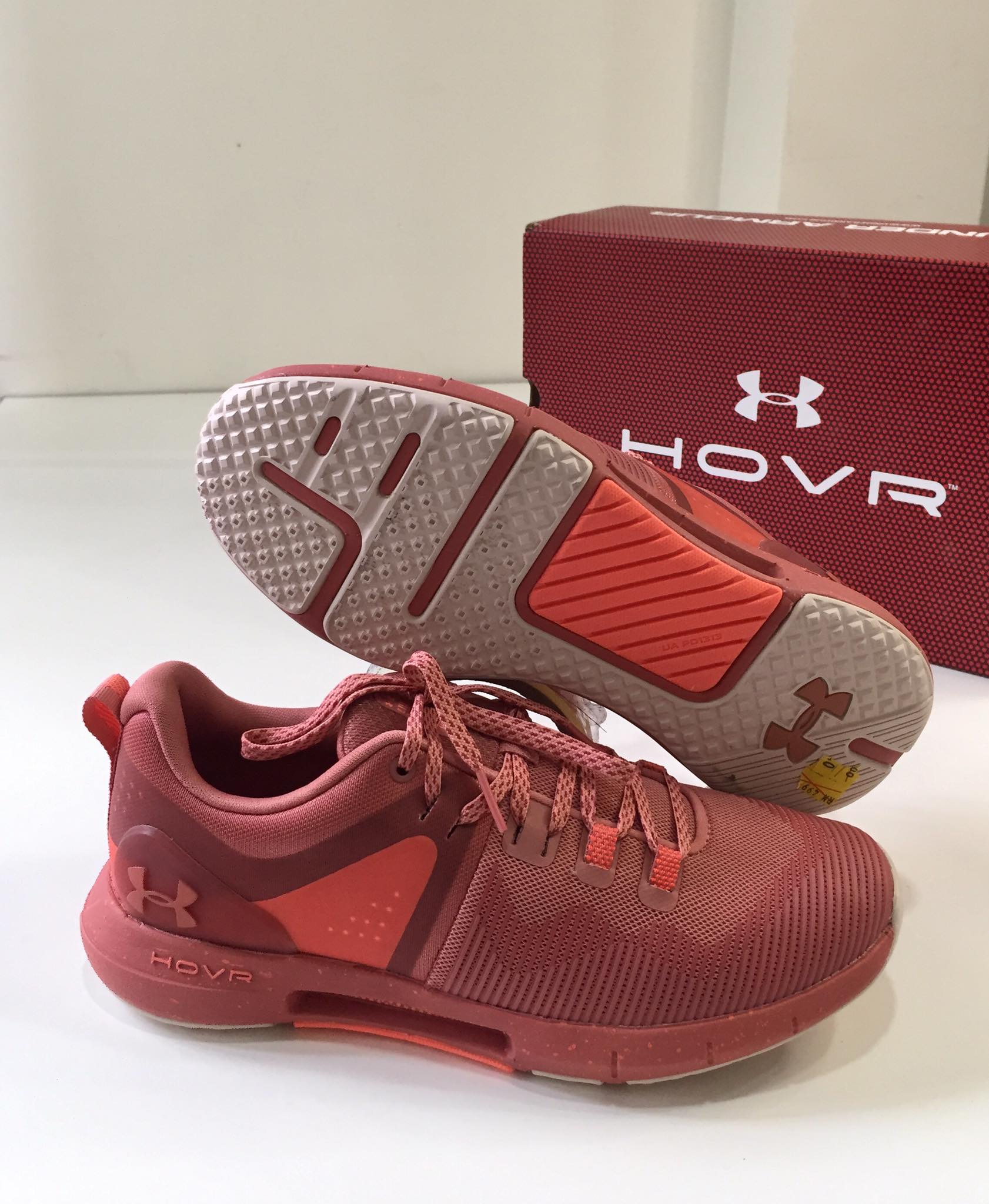 giày sneaker nữ Under Amourr chinh hãng xách tay Mỹ