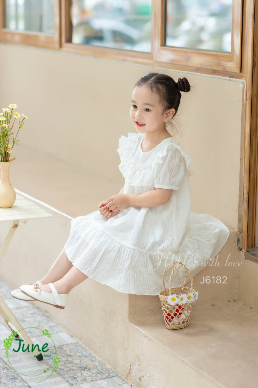 Váy hè cho bé gái màu trắng 1-10 tuổi cộc tay hàng thiết kế cổ bèo, Đầm babydoll trẻ em vải thô nhẹ thoáng mát