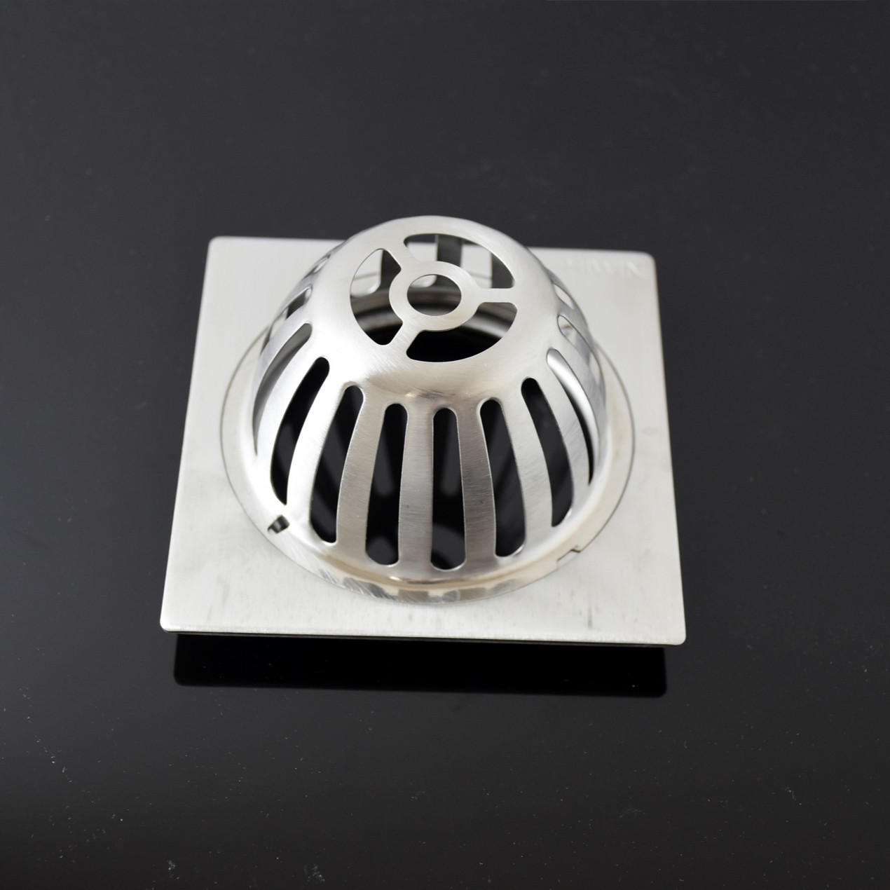 Cầu chắn rác sân thượng, ban công, sân vườn chất liệu Inox 304 mặt gương thoát nước nhanh Hiwin FD-100