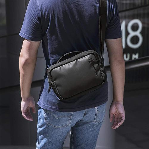 TÚI ĐEO ĐA NĂNG TOMTOC (USA) CROSSBODY DÀNH CHO IP.AD 10.5/PRO 11INCH/TABLET/NOTEBO.OK - HÀNG CHÍNH HÃNG