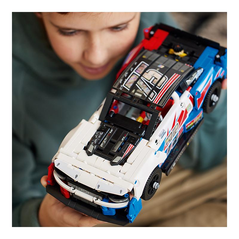 Đồ Chơi Lắp Ráp LEGO Xe Đua Nascar Chevrolet Camaro Zl1 42153