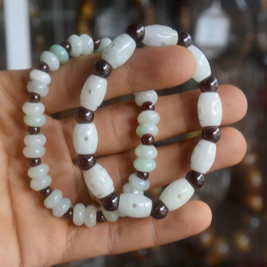 Vòng tay chuỗi trắng mix hạt đỏ
