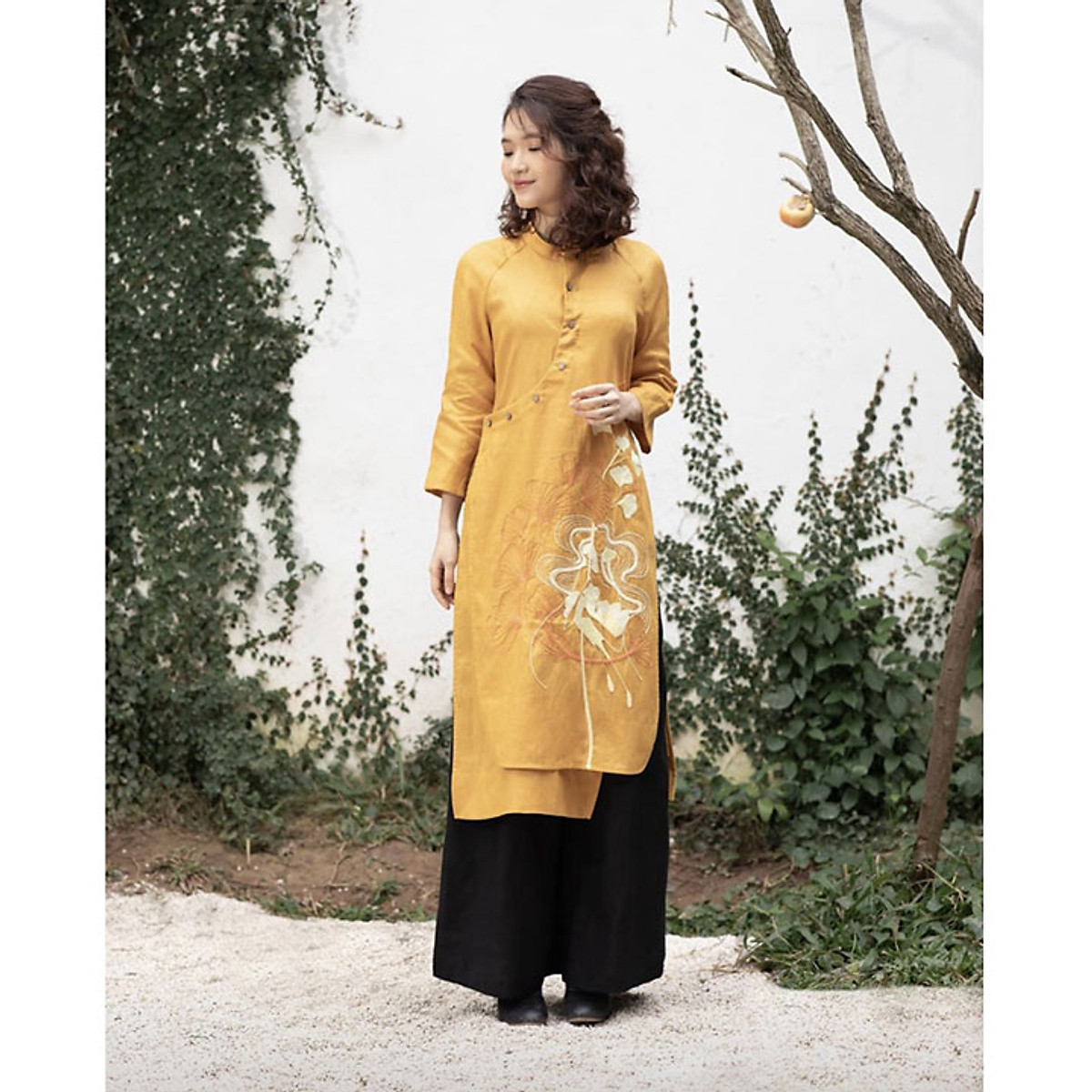 Áo dài cách tân Linen Premium 2 ta trước thêu hoa mặc tết điệu đà mộc mạc - Vàng