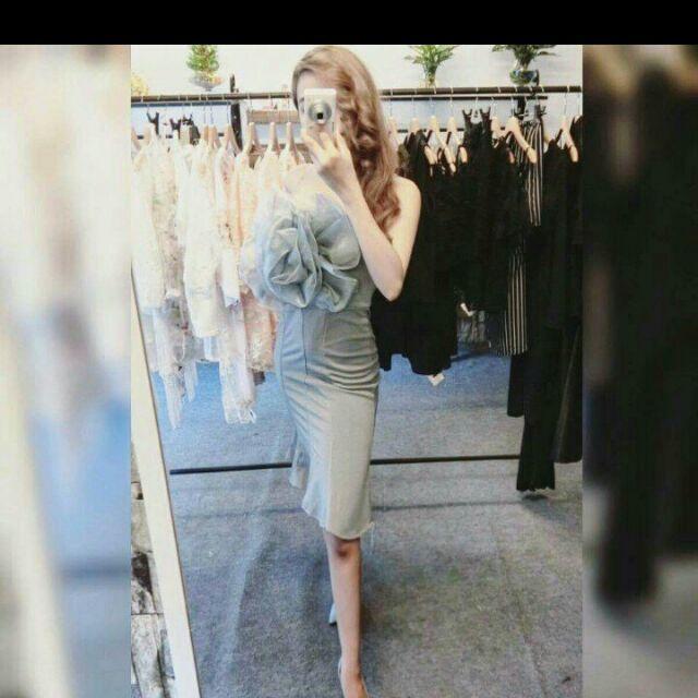 Đầm body cúp ngực đính hoa