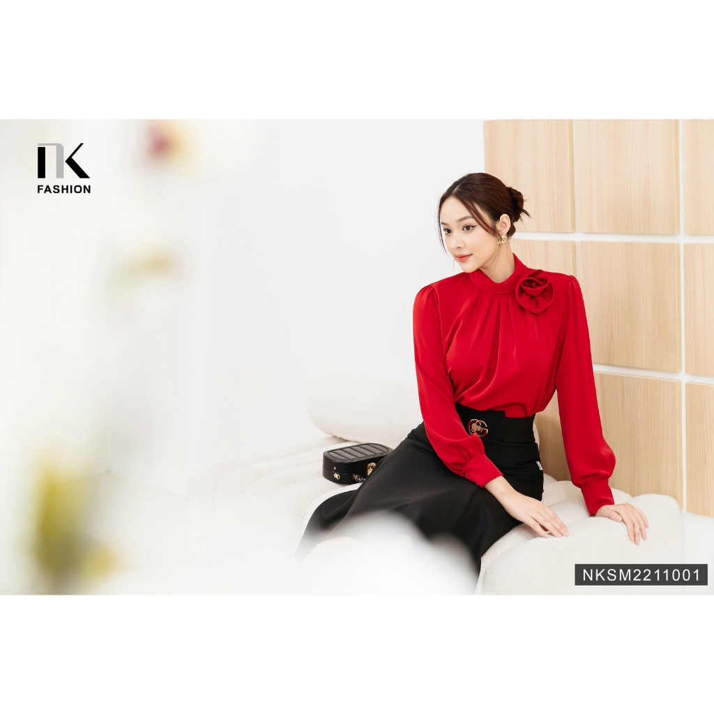 Áo Sơ Mi Nữ Cổ Tròn Đính Hoa Điệu Đà NK FASHION Kiểu Dáng Thanh Lịch, Chất Liệu Mềm Mịn Tôn Dáng NKSM2211001