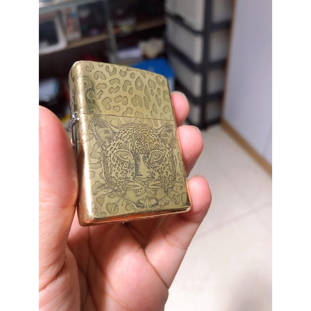 BẬT LỬA ZIPPO ARMORR VỎ DẦY KHẮC CHÌM 5 MẶT BÁO GẤM  -RUỘT VÀNG