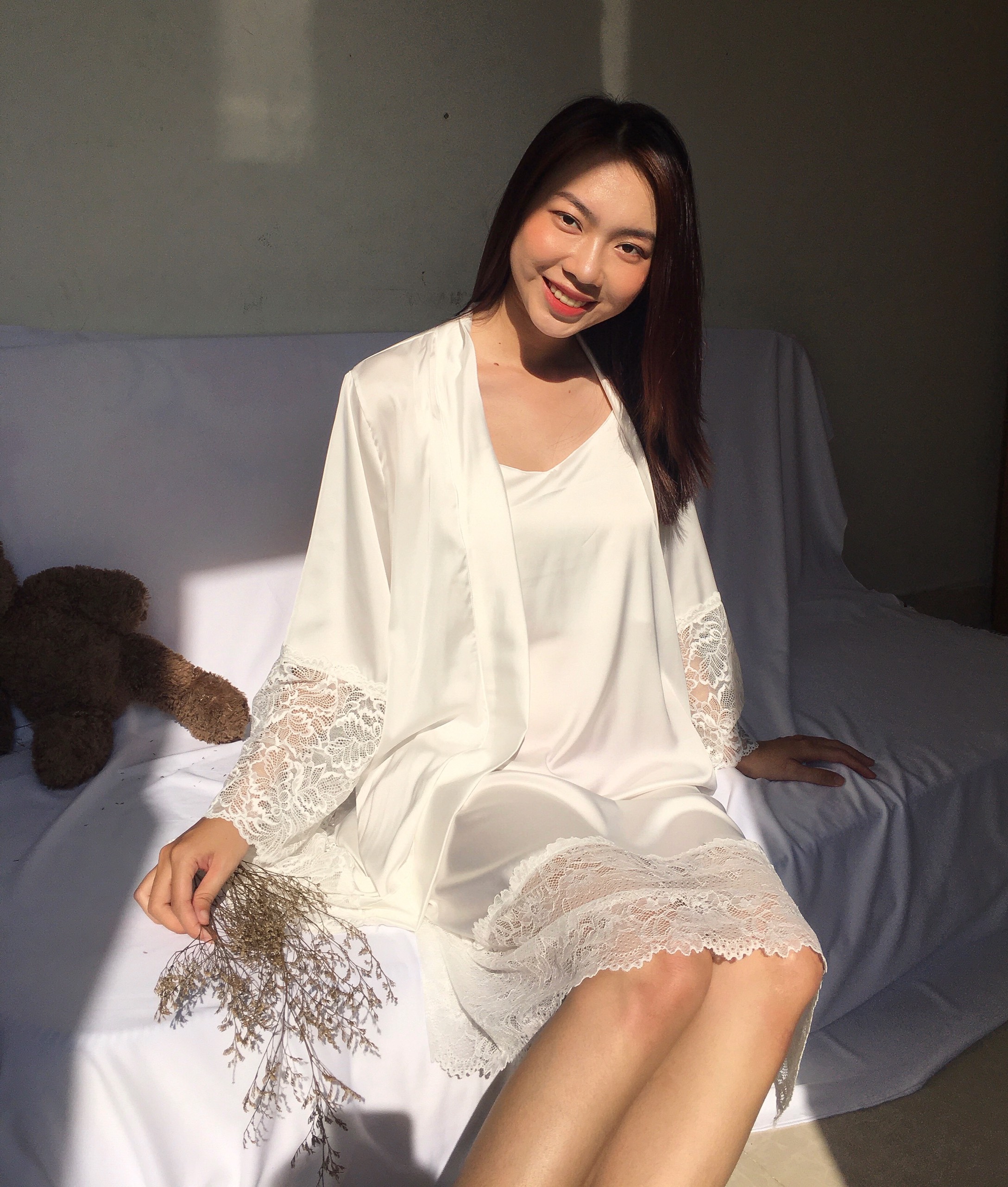Set áo choàng kèm váy ngủ lụa mặc nhà sang trọng sexy-Màu trắng kèm kèm đai áo