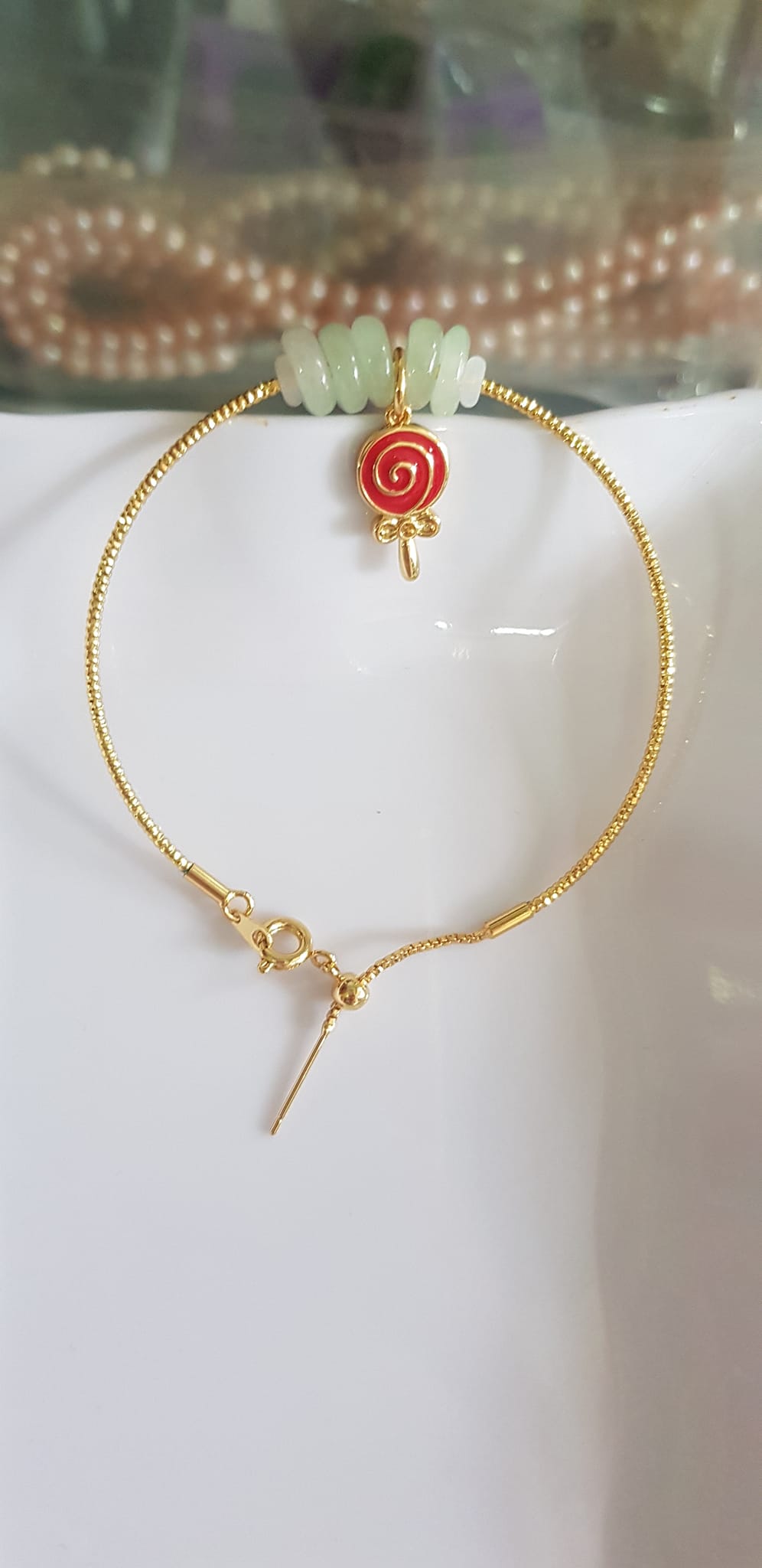 Vòng Tay charm xinh đẹp 5 đồng tiền đá cẩm thạch tự nhiên Đồng tiền Trắng Xanh nhẹ phối charm đỏ kiểu tròn may mắnVòng màu vàng khoen rút xinh Nữ đeo dễ thương ạ