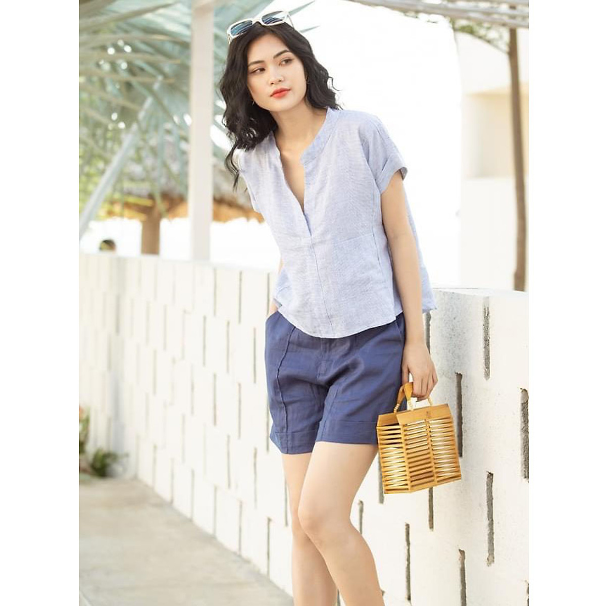 Set bộ Linen dáng lửng áo cổ tàu xẻ V trẻ trung - Áo xanh dương + Quần xanh than đậm
