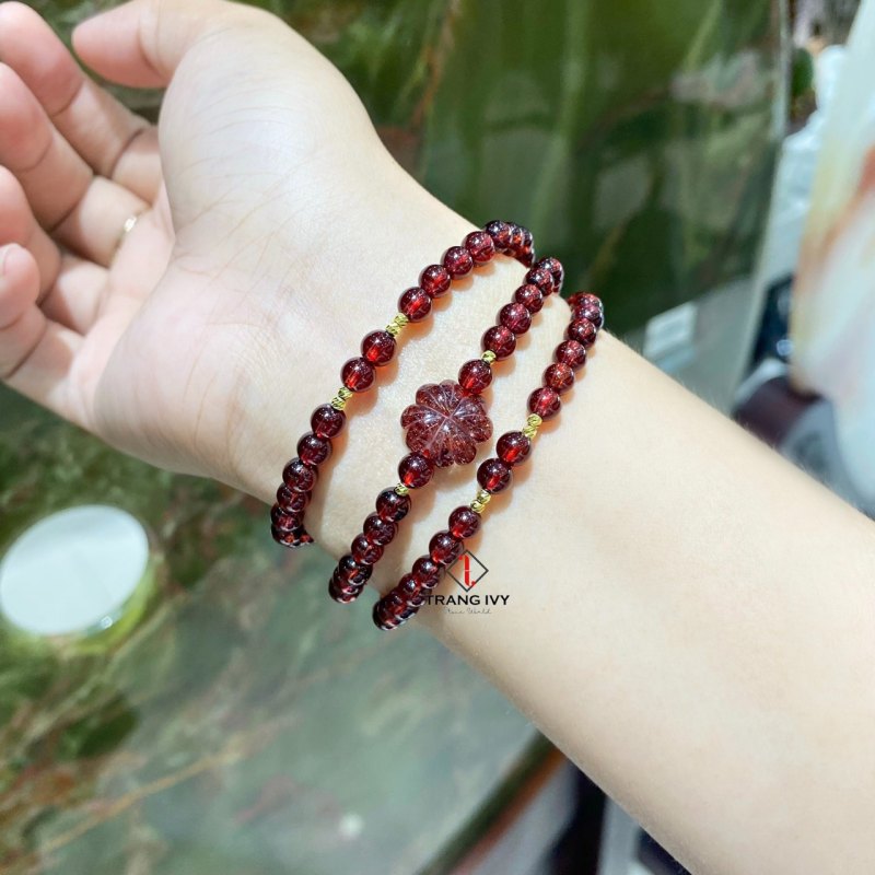 Vòng Tay Garnet Mix Cỏ 4 Lá Thạch Anh Tóc Đỏ