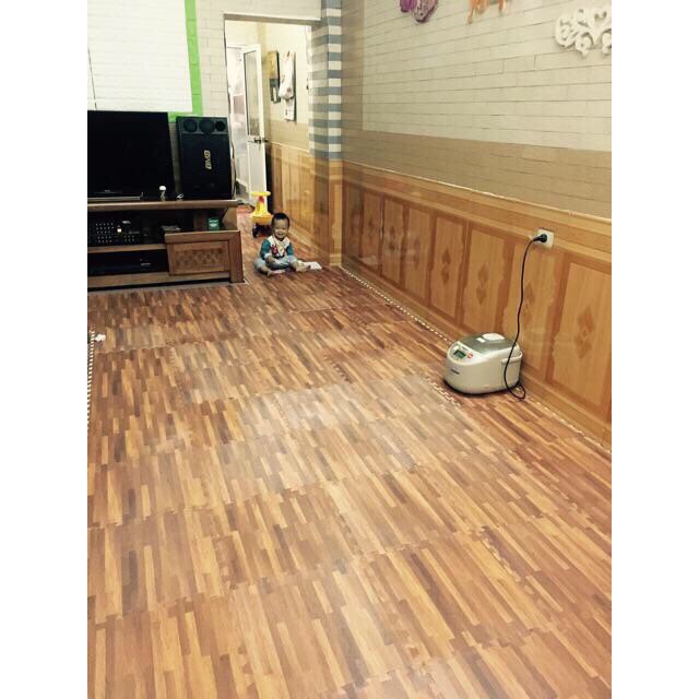 Thảm lót trải sàn nhà màu vân gỗ sang trọng loại to kích cỡ 1 tấm 60x60cm, độ dày 1cm giữ ấm chân mùa thu đông, thiết kế đẹp sang trọng trang trí phòng ngủ, phòng khách, văn phòng