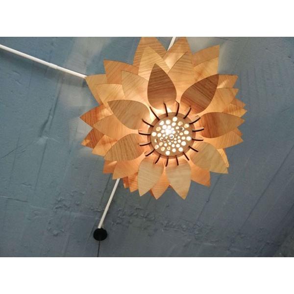 Đèn thả trần bằng gỗ hình hoa sen HT592