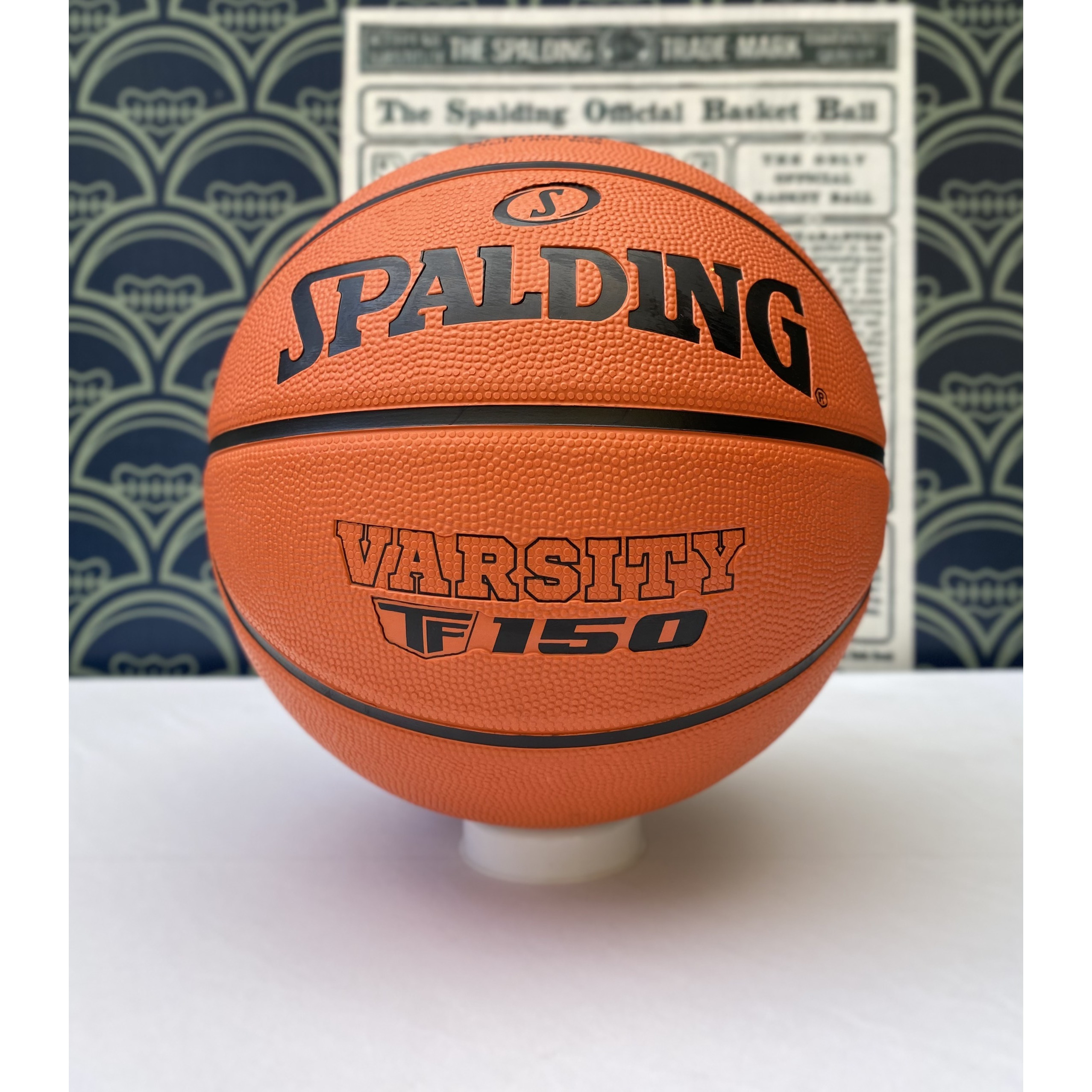 Bóng rổ Spalding Varsity TF150 Size 7 cao su phù hợp trong luyện tập và thi đấu + Tặng bộ kim bơm bóng và lưới đựng bóng