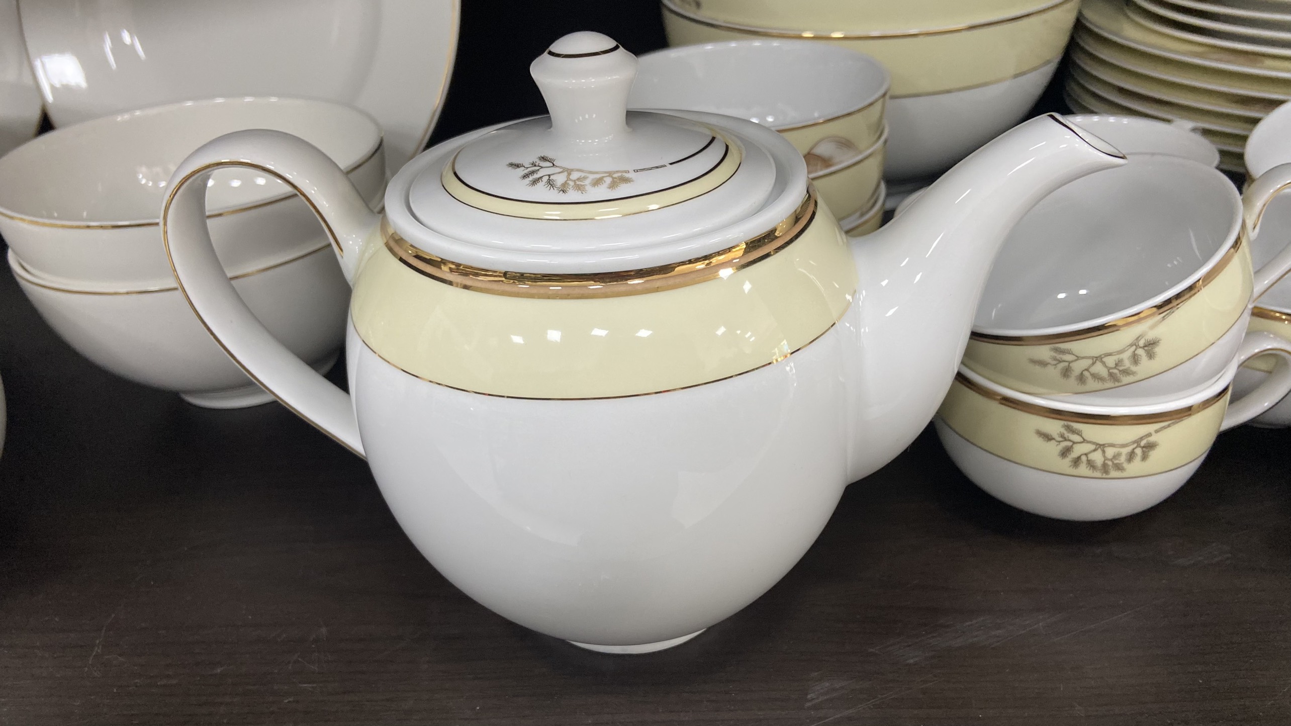 Bình trà 1.1L + nắp Camellia Hương Biển Kem - Gốm sứ cao cấp Minh Long 1