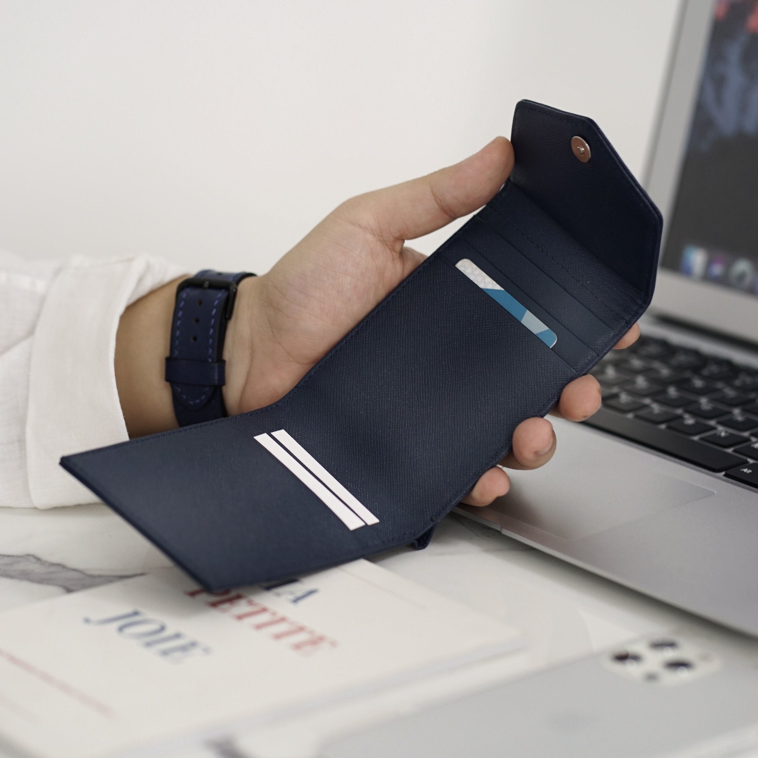 Ví Unisex THE MAIL WALLET Da Thật Vân Saffiano Thương Hiệu DOLANTO