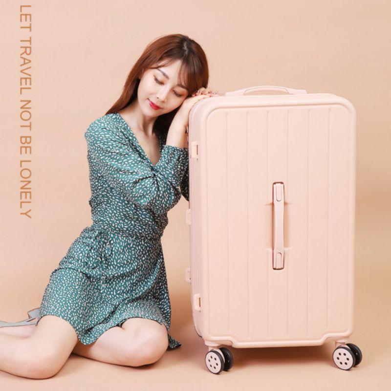 Vali Siêu to vuông cao cấp.Nhựa PC chống vỡ.Có 2 mặt chân giảm độ xước.Size 20/24/29 chống va đập cực tốt.