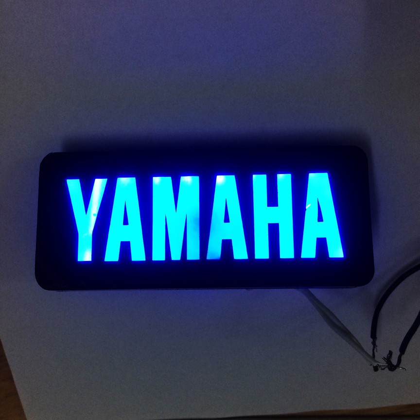 Đèn led stop chữ YAMAHA gắn dè sau xe dòng xe máy