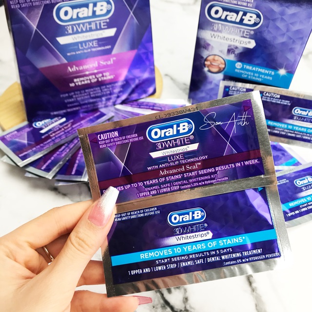 Miếng dán tẩy trắng  OralB 3D White Whitestrips (1 hộp 14 cặp: 28 miếng )( không xuất hóa đơn đỏ )