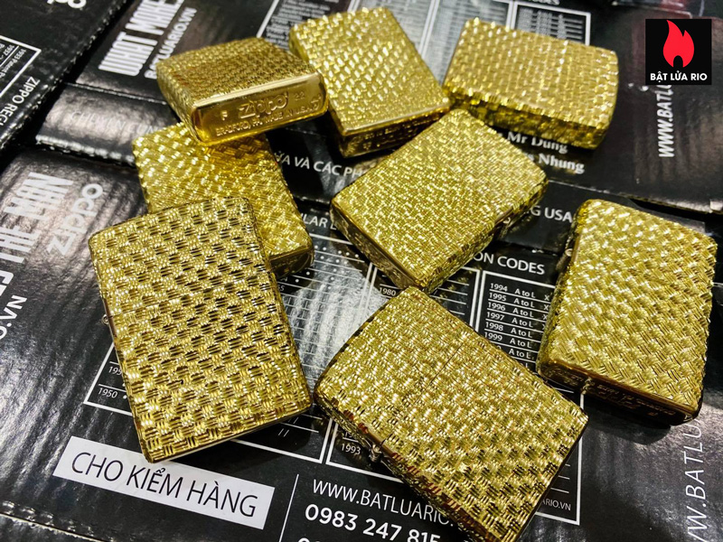 Bật Lửa Zippo vỏ dày Armor đồng vàng phay CNC 360° vân sọc vuông – họa tiết 5 mặt